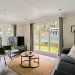 Het Veluwse Boshuisje Hond Welkom In Chalet Hoenderloo