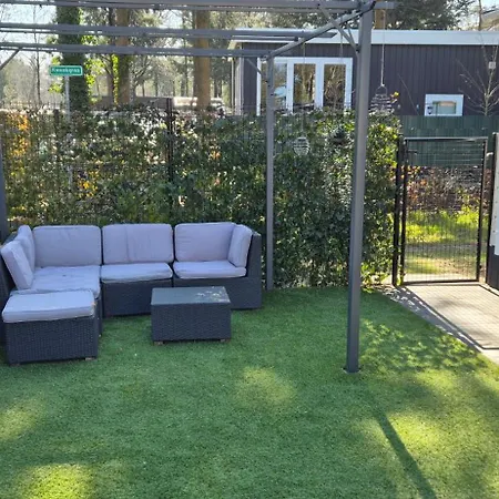 Het Veluwse Boshuisje Knus Met Omheinde Tuin Op De Veluwe Chalet Hoenderloo