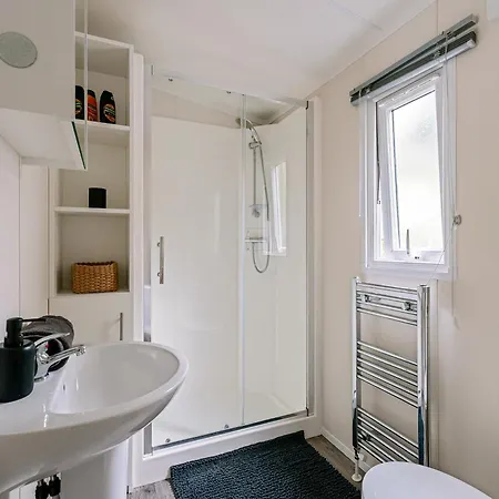 Het Veluwse Boshuisje Hond Welkom In 木屋